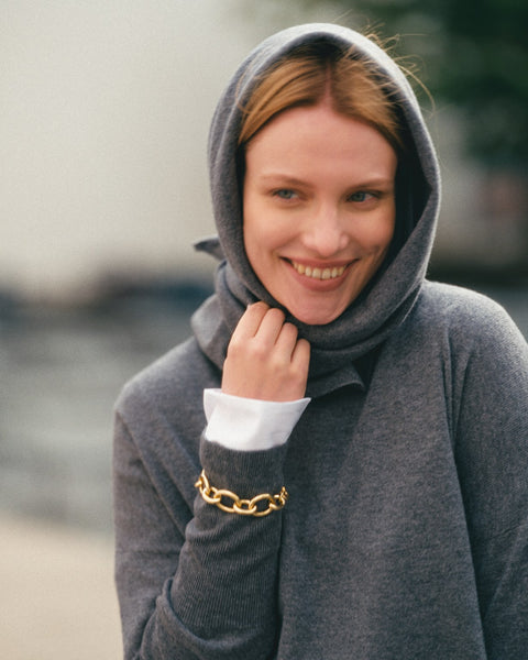 Woman wearing a gray scarf with a blurred background