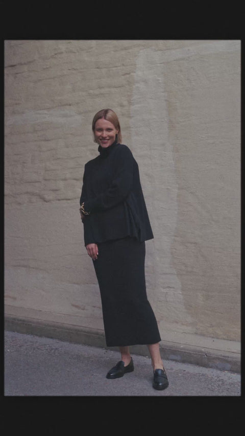 ELENA Merino-Cashmere Skirt in Dark Gray